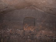 Tomba etrusca presente sotto
il pavimento della Sala Convivio
nel Bistrot -Il Rifugio- a Tuscania
(5185 bytes)